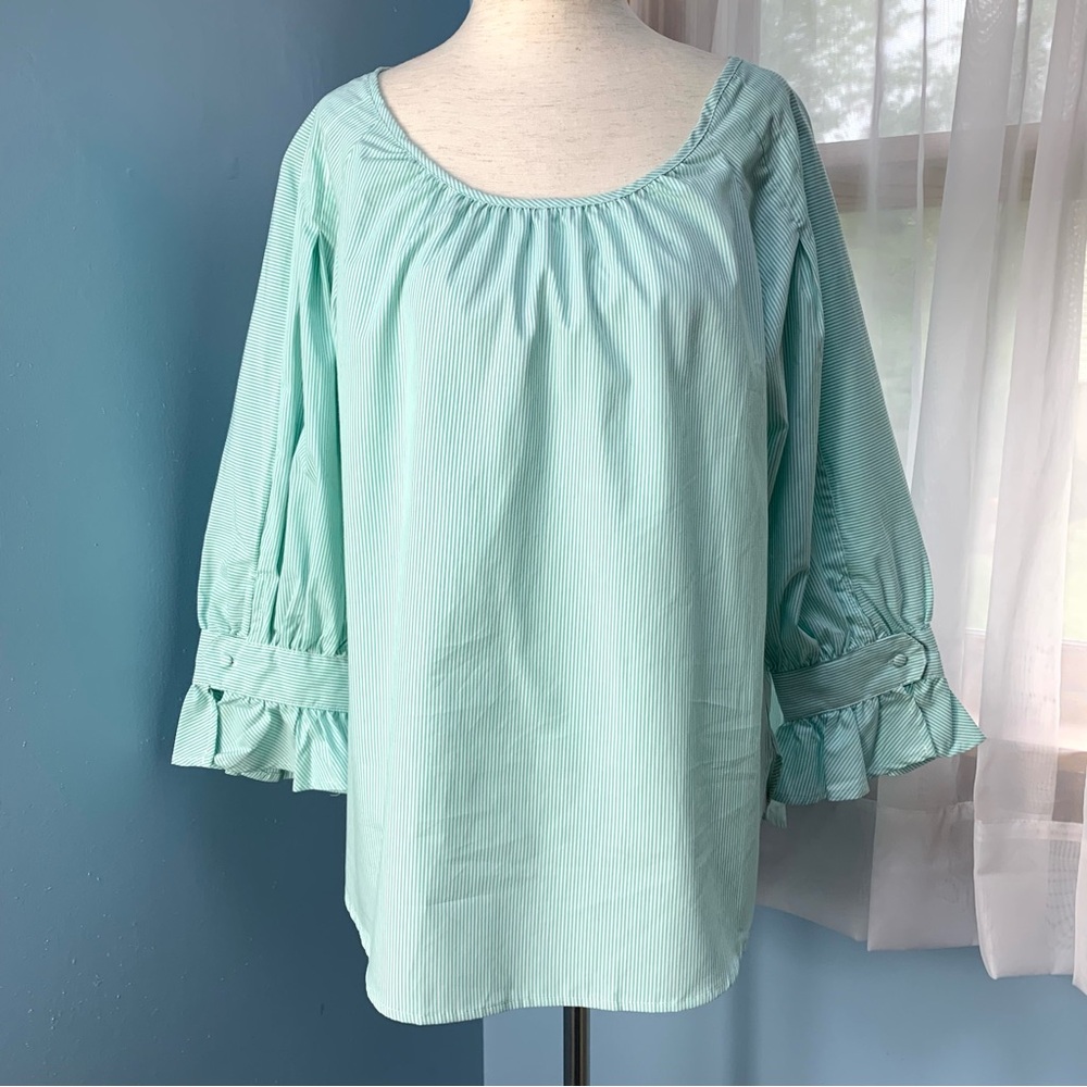NWT Kensie Green Striped Popover Top